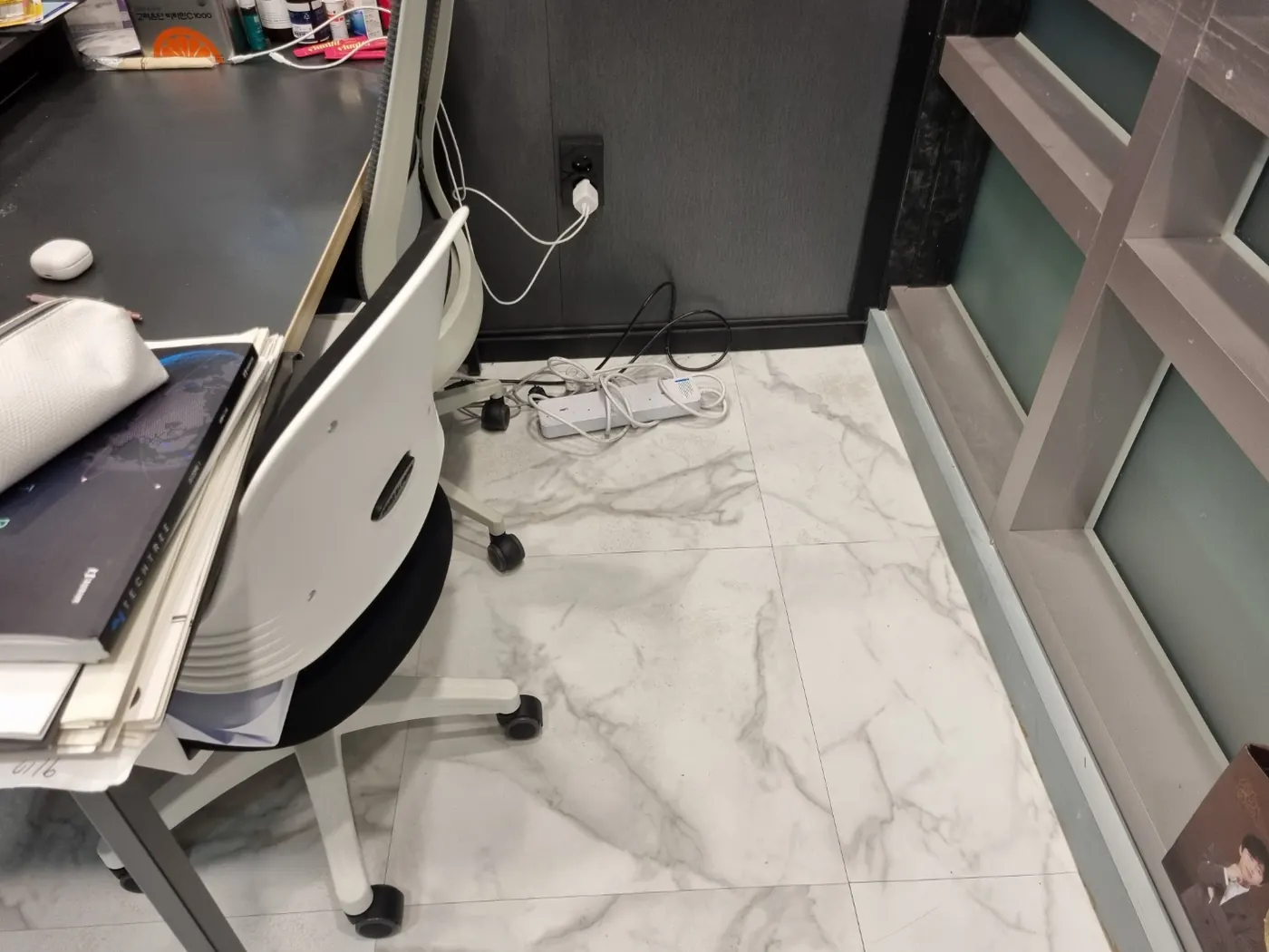 데스크·수납장 정리 — 포항 북구 학원청소 현장