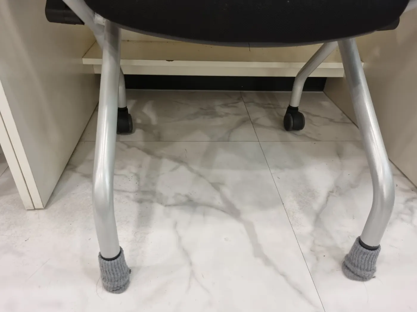구미시 학원청소 시공 현장 — 복도 바닥 관리