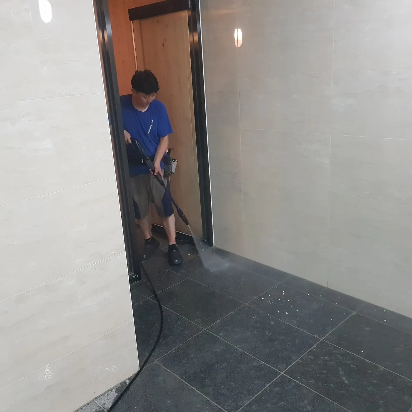 기계 세정 작업 — 구미시 목욕탕청소 현장