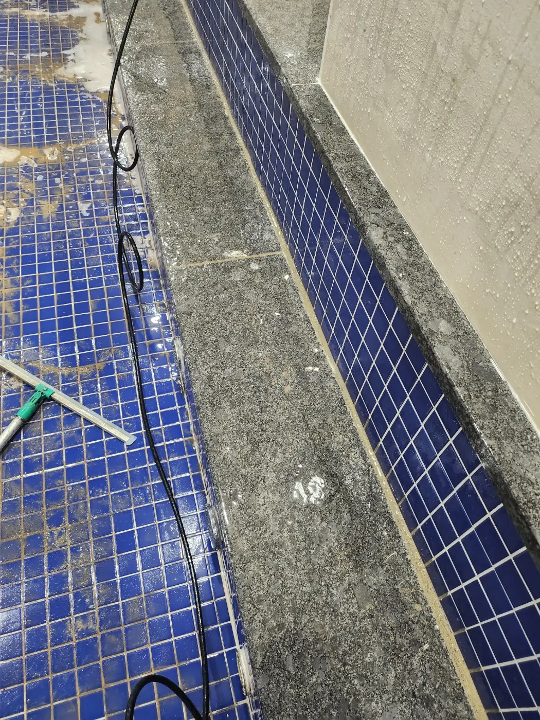 경산시 목욕탕청소 시공 현장 — 욕조 관리