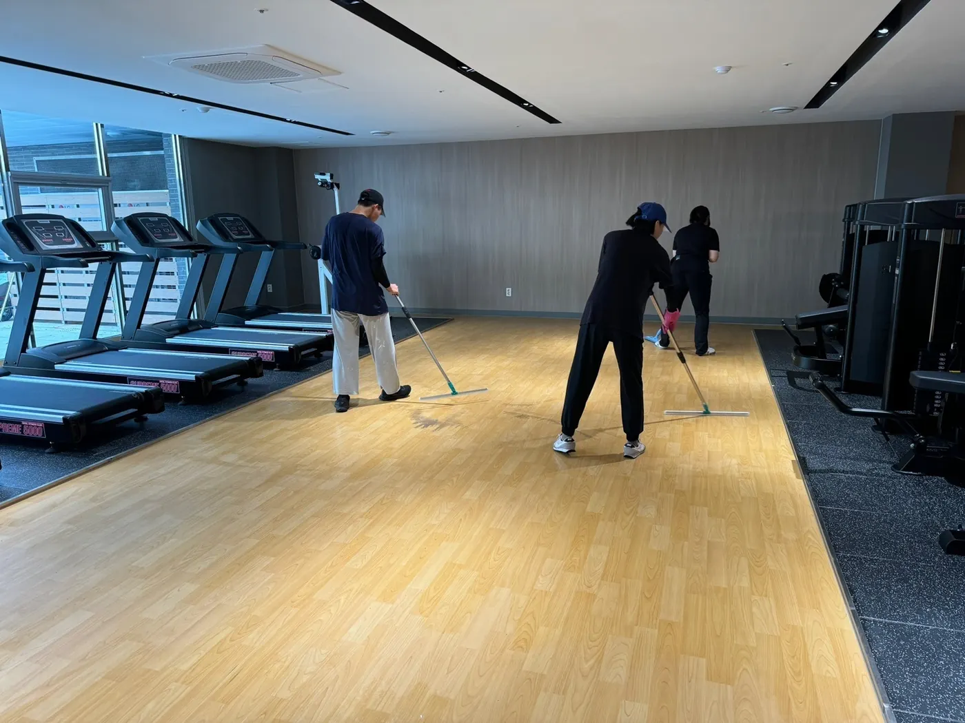세정 진행 — 경산시 헬스장청소 현장
