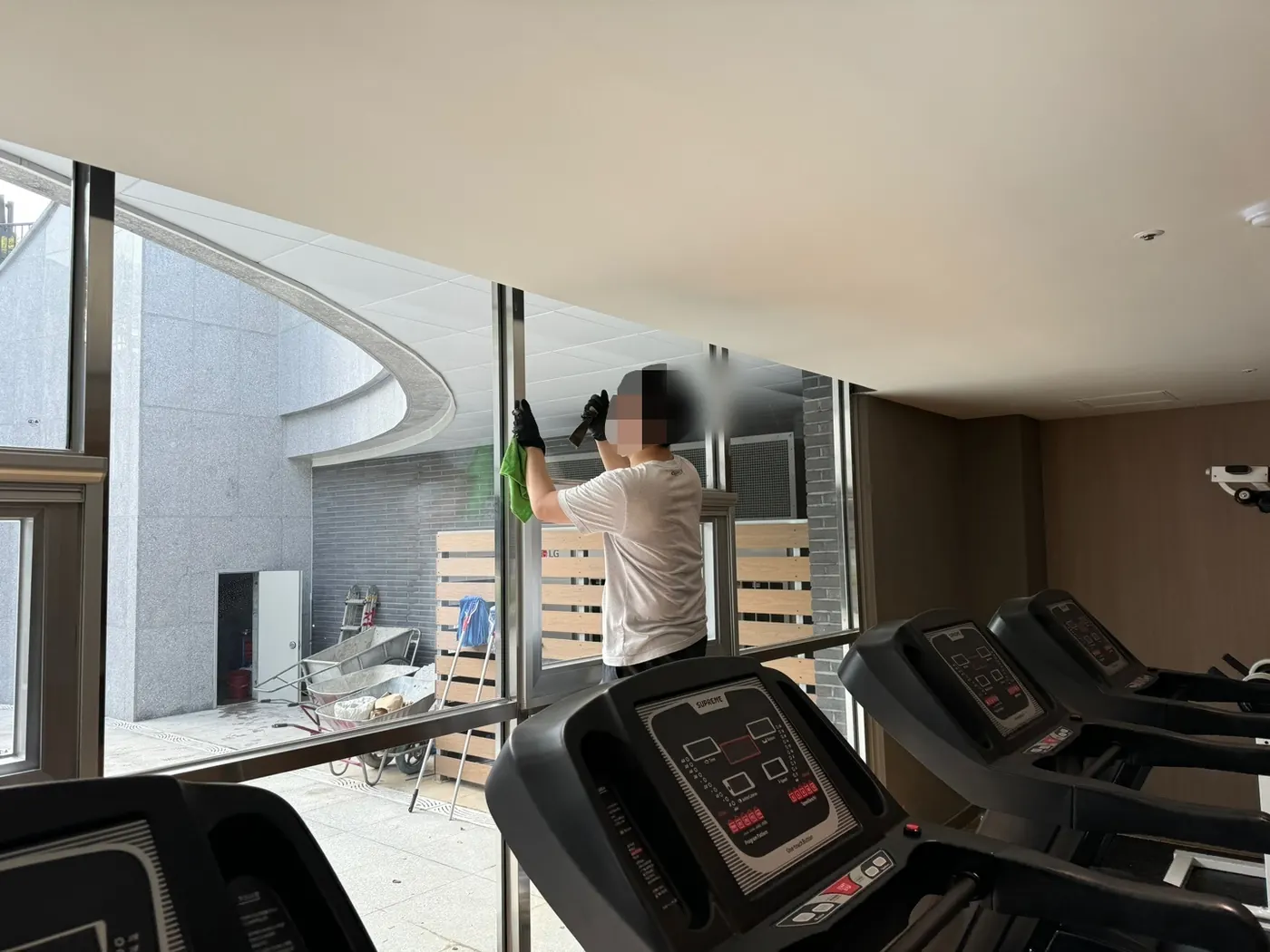 세정 진행 — 성주군 헬스장청소 현장