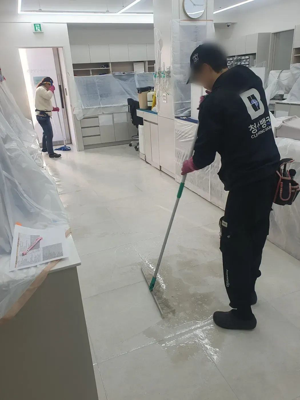 바닥 물걸레 마감 — 고령군 병원청소 현장