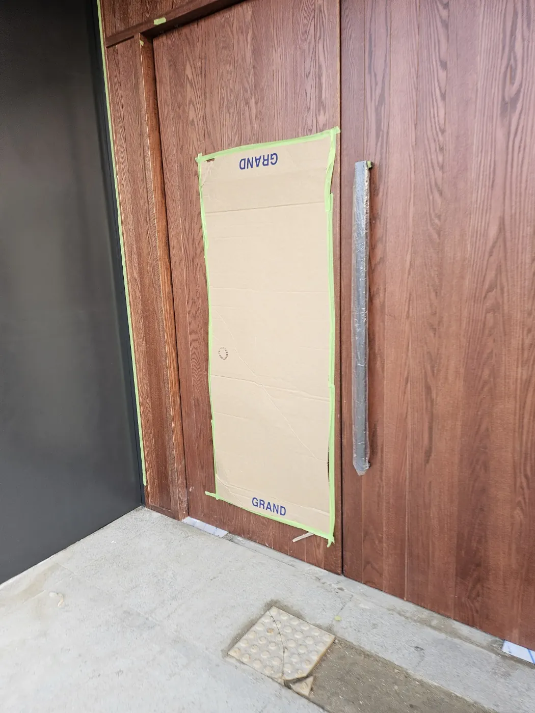 커튼월 유리 세정 — 개령면 준공청소 현장