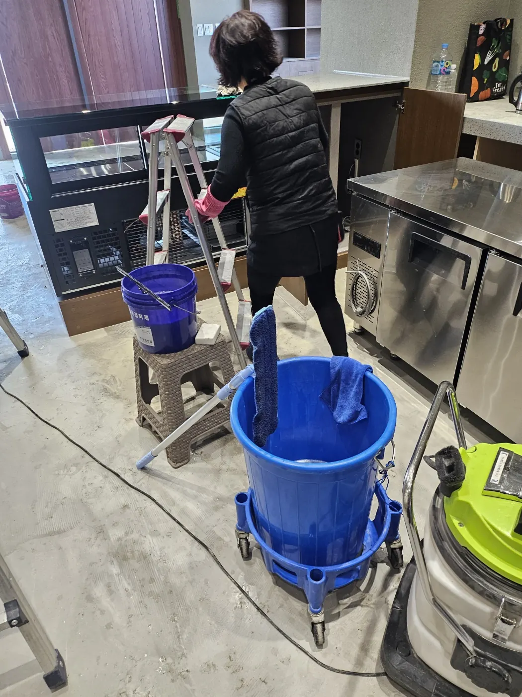 세정 진행 — 경산시 준공청소 현장
