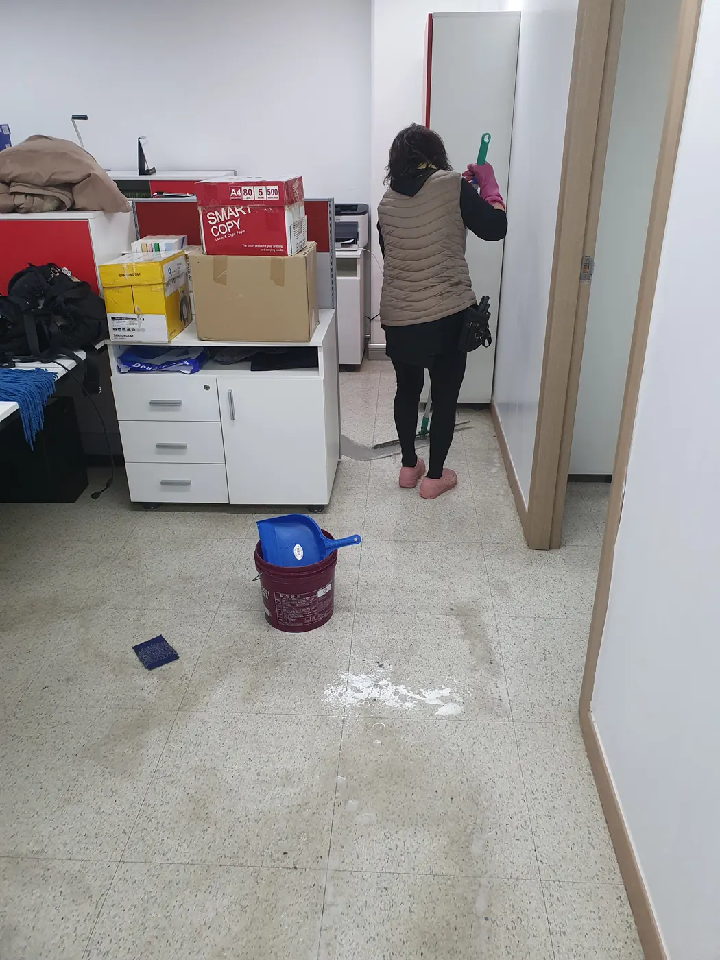 바닥 물걸레 마감 — 포항 남구 사무실청소 현장