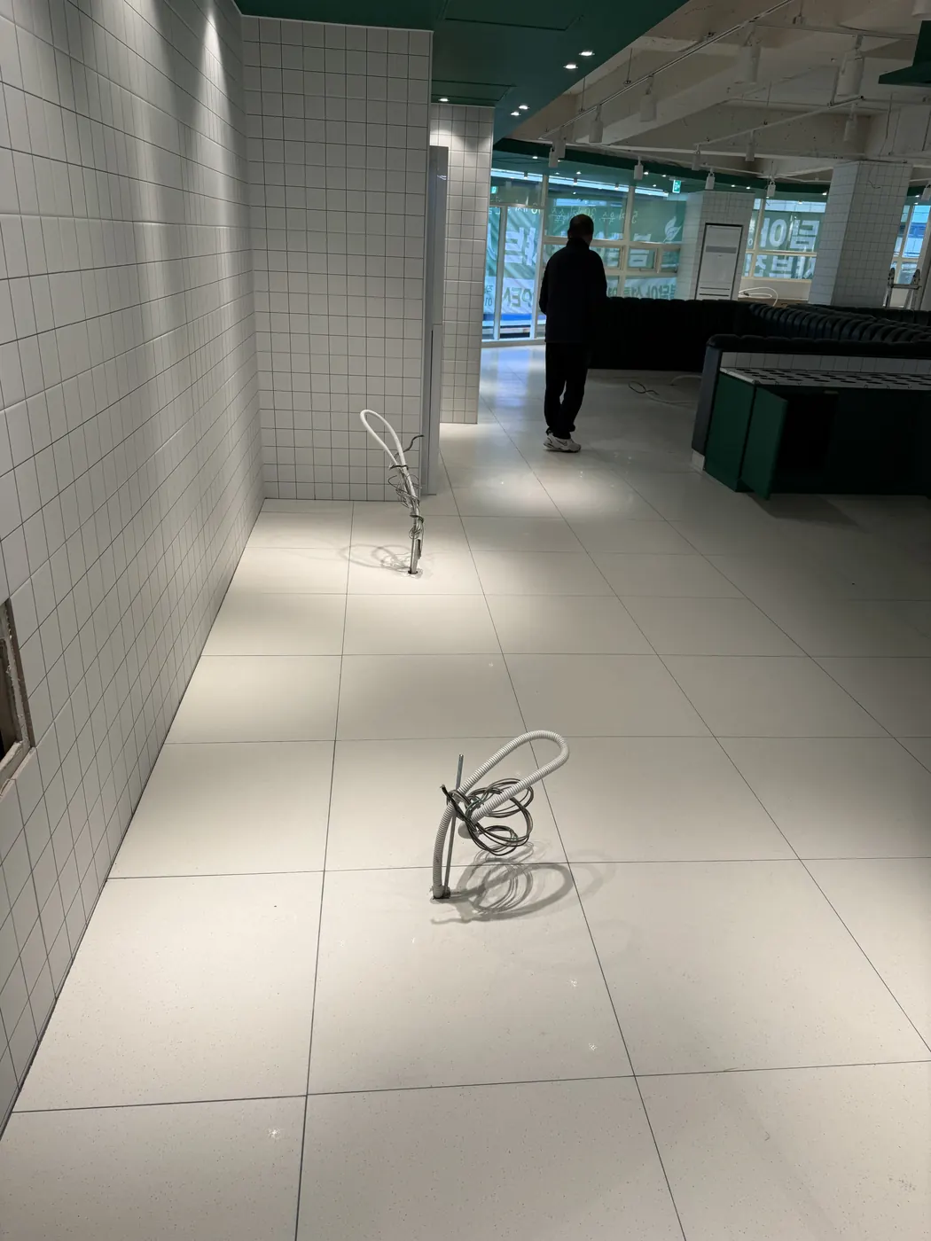 운문면 식당청소 시공 현장 — 주방 바닥 세정