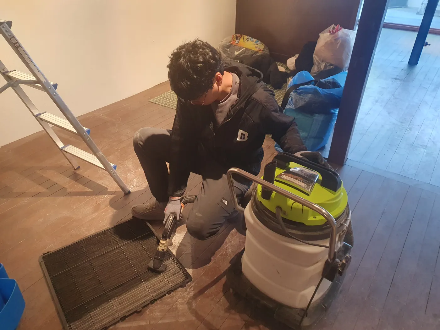 세정 진행 — 청도군 식당청소 현장