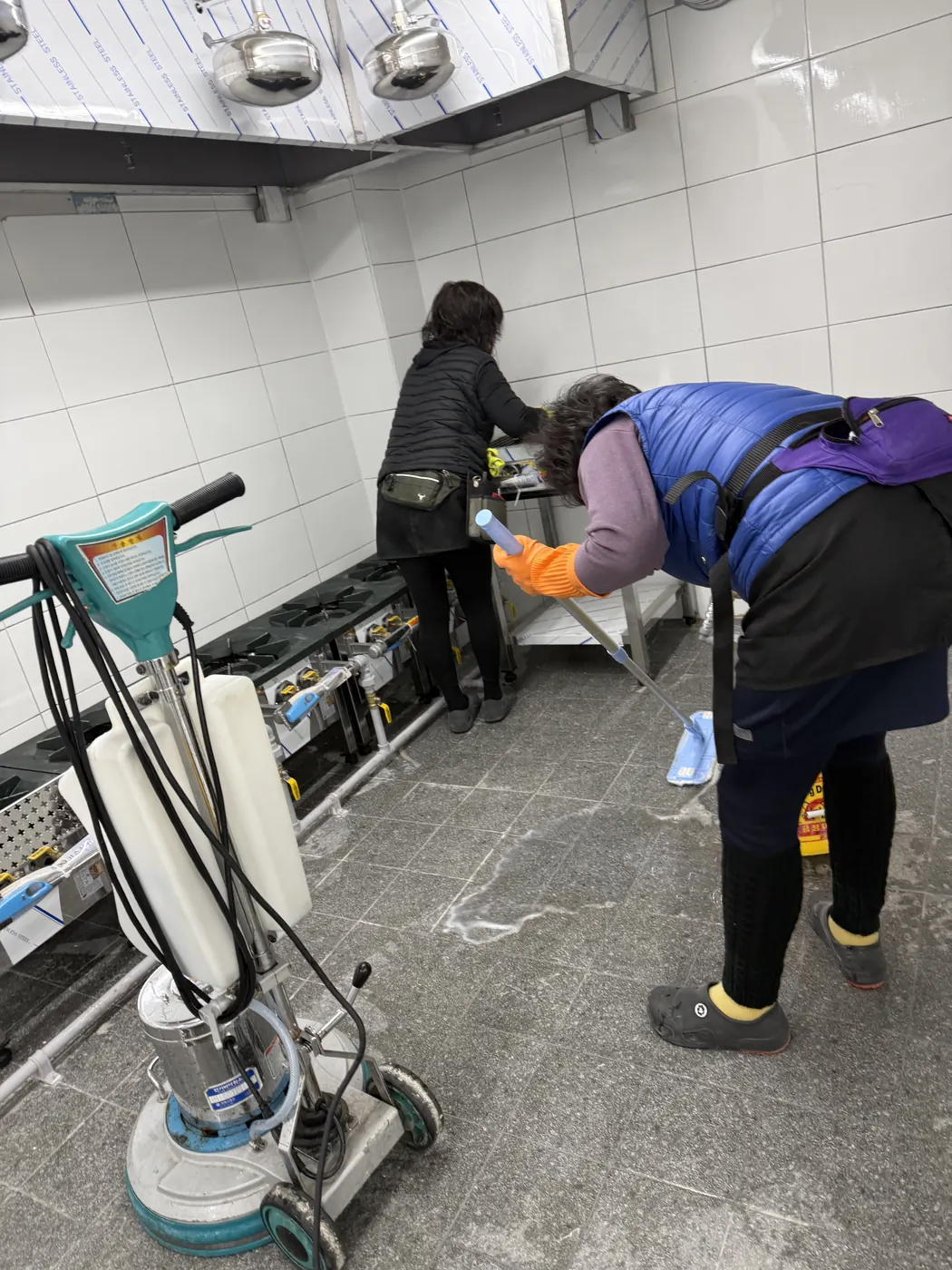 세정 진행 — 성주군 식당청소 현장
