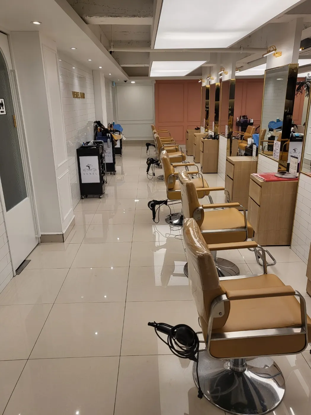 고령군 미용실청소 시공 현장 — 거울·집기 관리