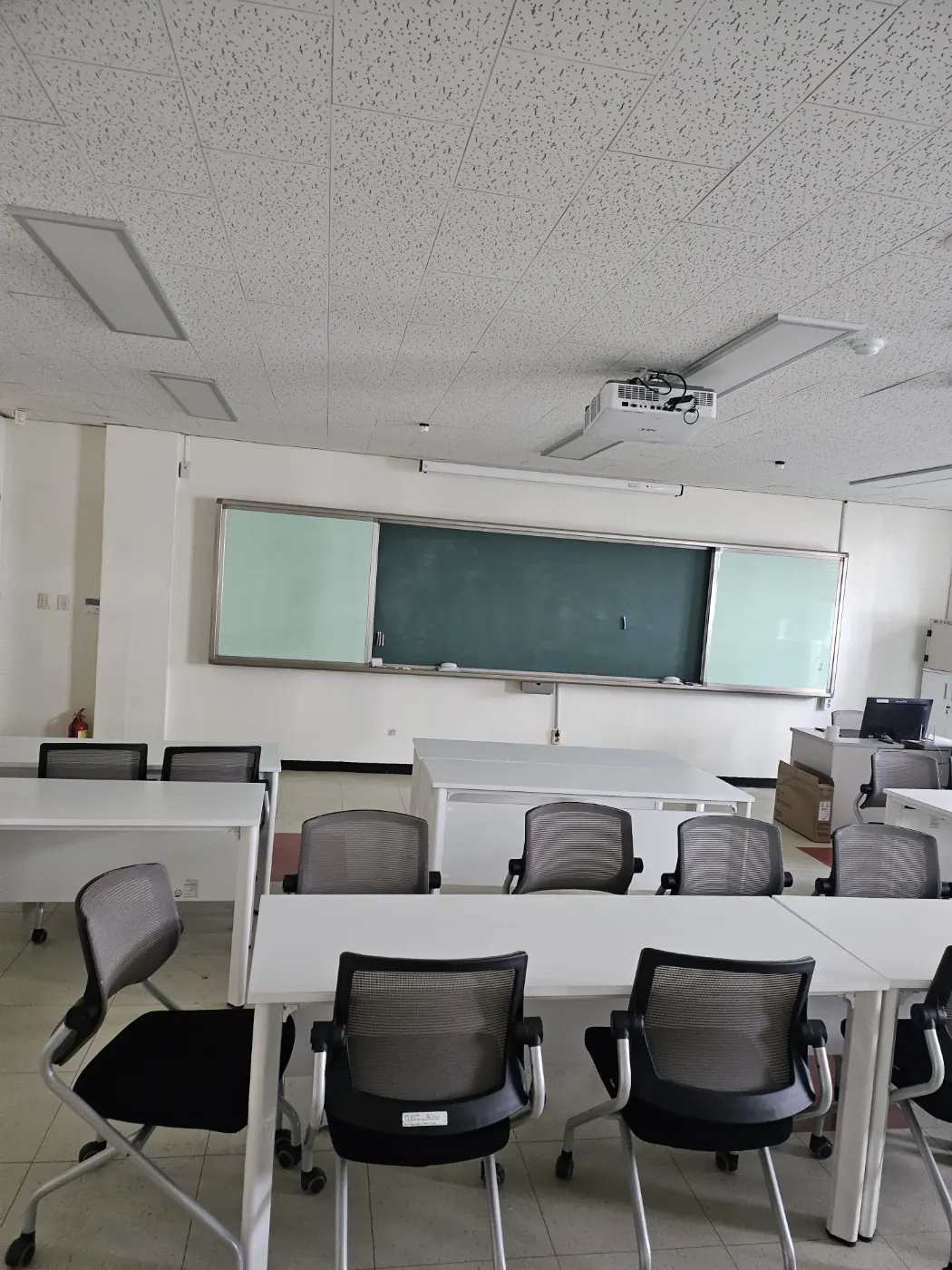 고령군 학교청소 시공 현장 — 교실 정리