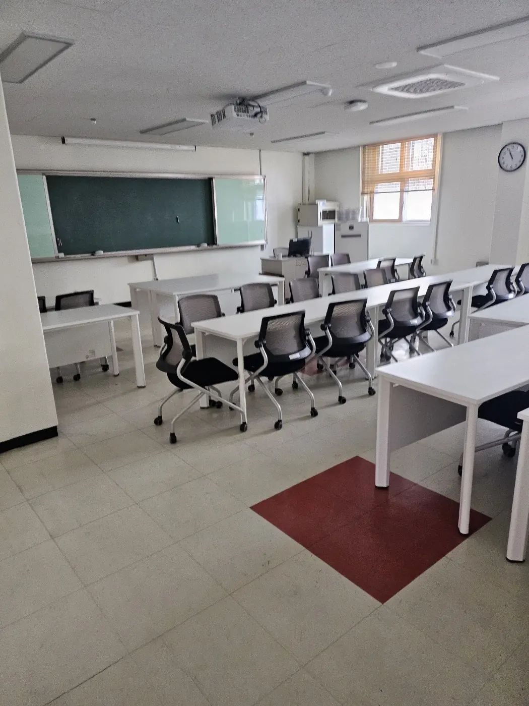 기산면 학교청소 시공 현장 — 교실 마감