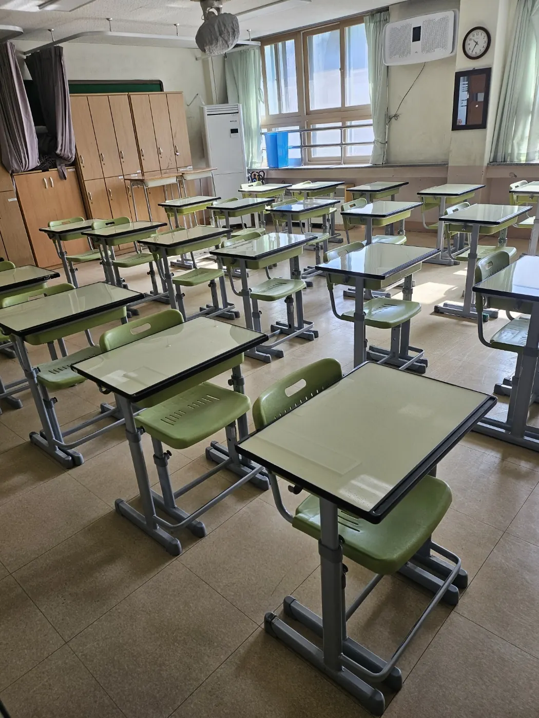 선기동 학교청소 시공 현장 — 교실 마감