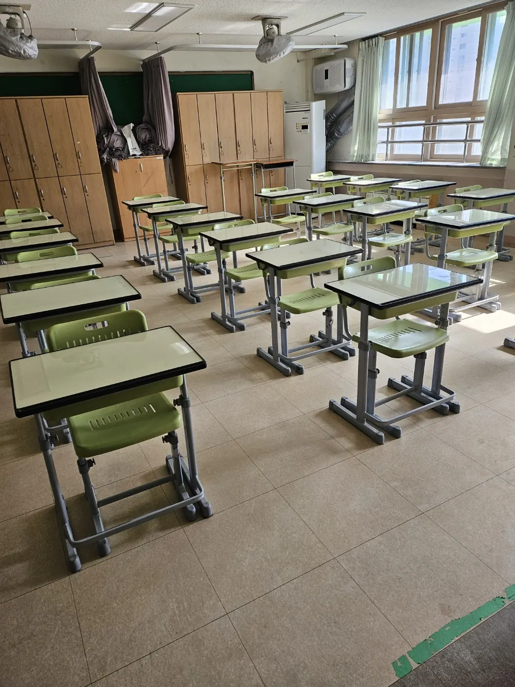 남정면 학교청소 시공 현장 — 교실 정리