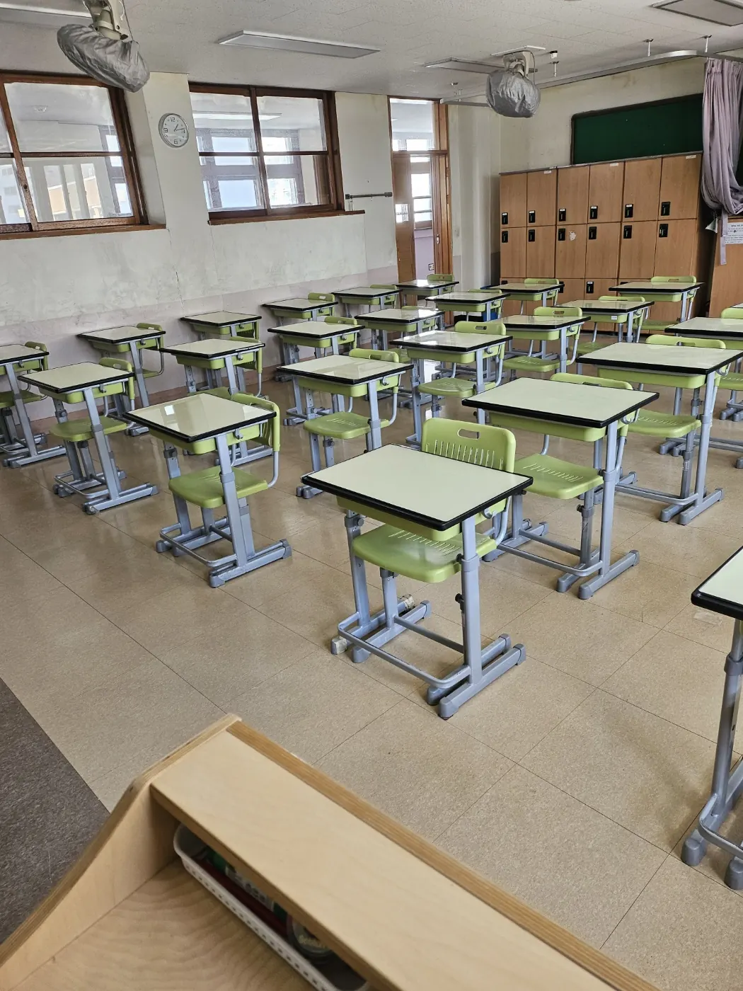 용암면 학교청소 시공 현장 — 교실 마감
