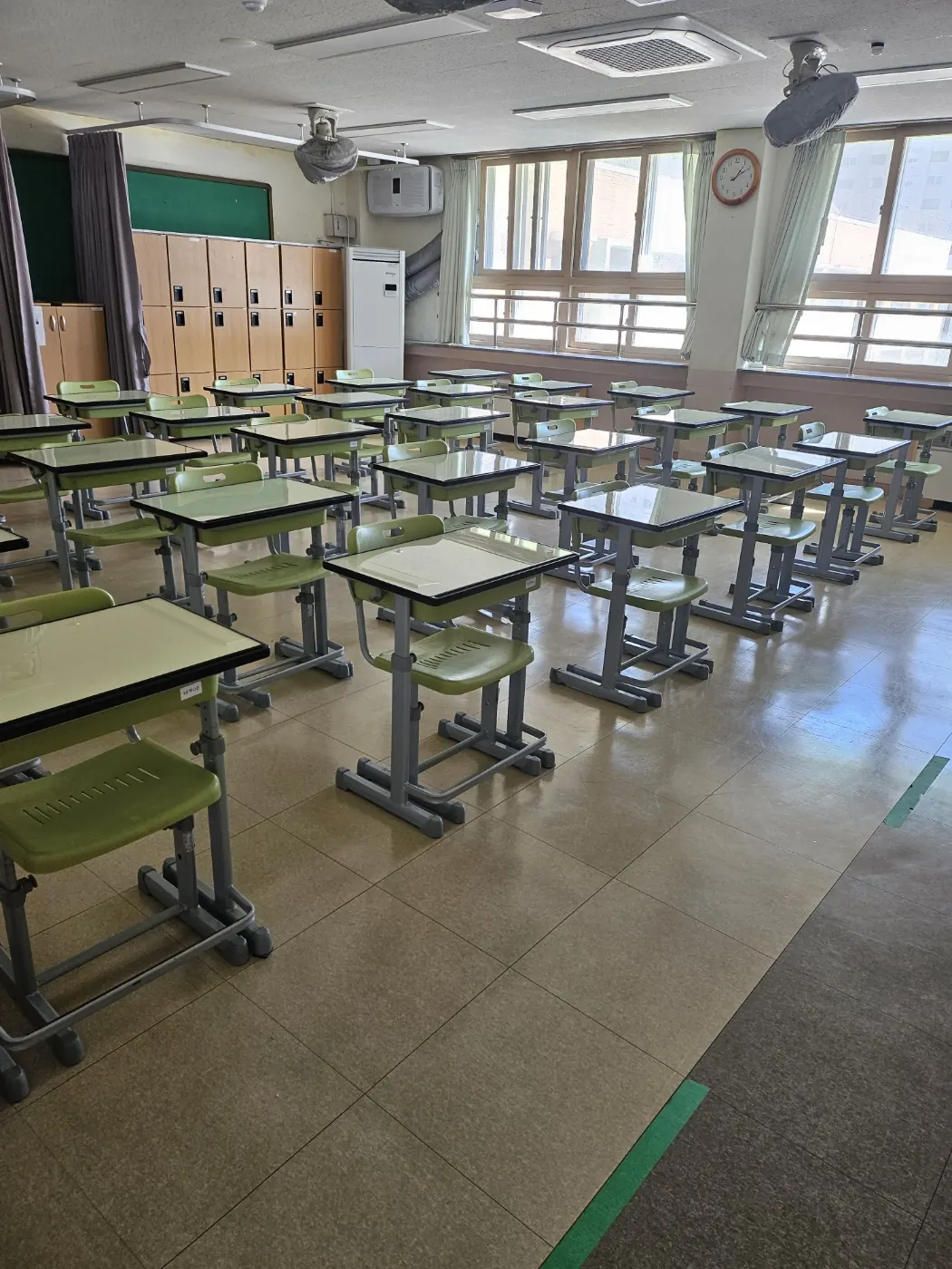 근남면 학교청소 시공 현장 — 교실 정리