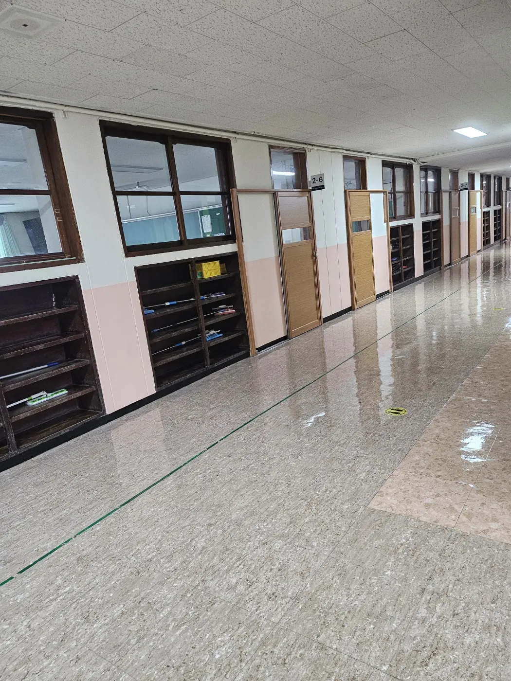 대창면 학교청소 시공 현장 — 통로 정리