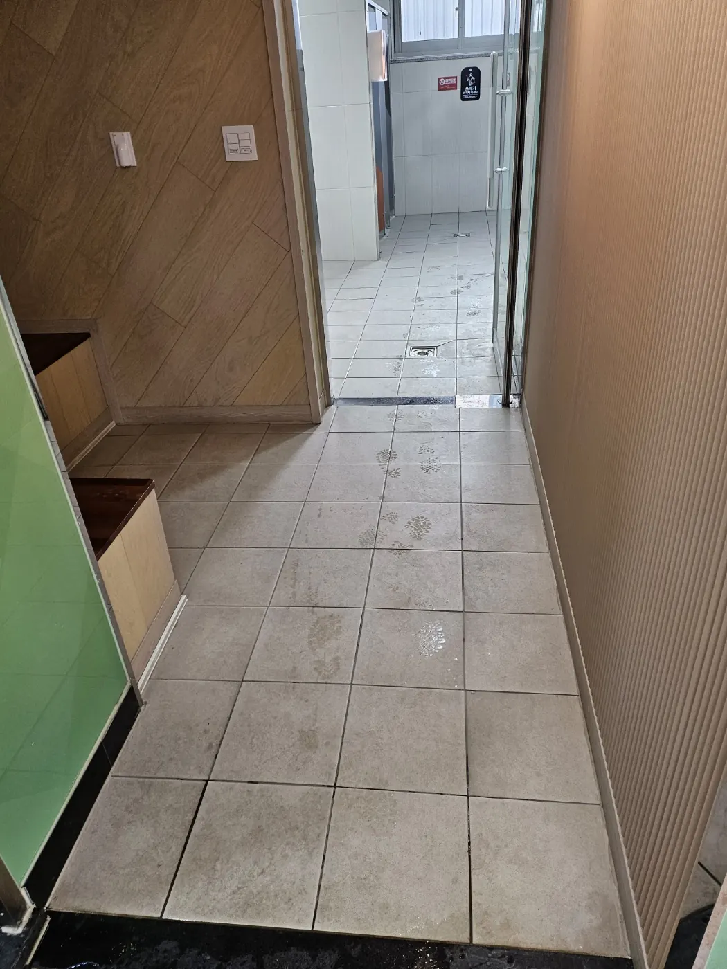 칠곡군 학교청소 시공 현장 — 복도 관리
