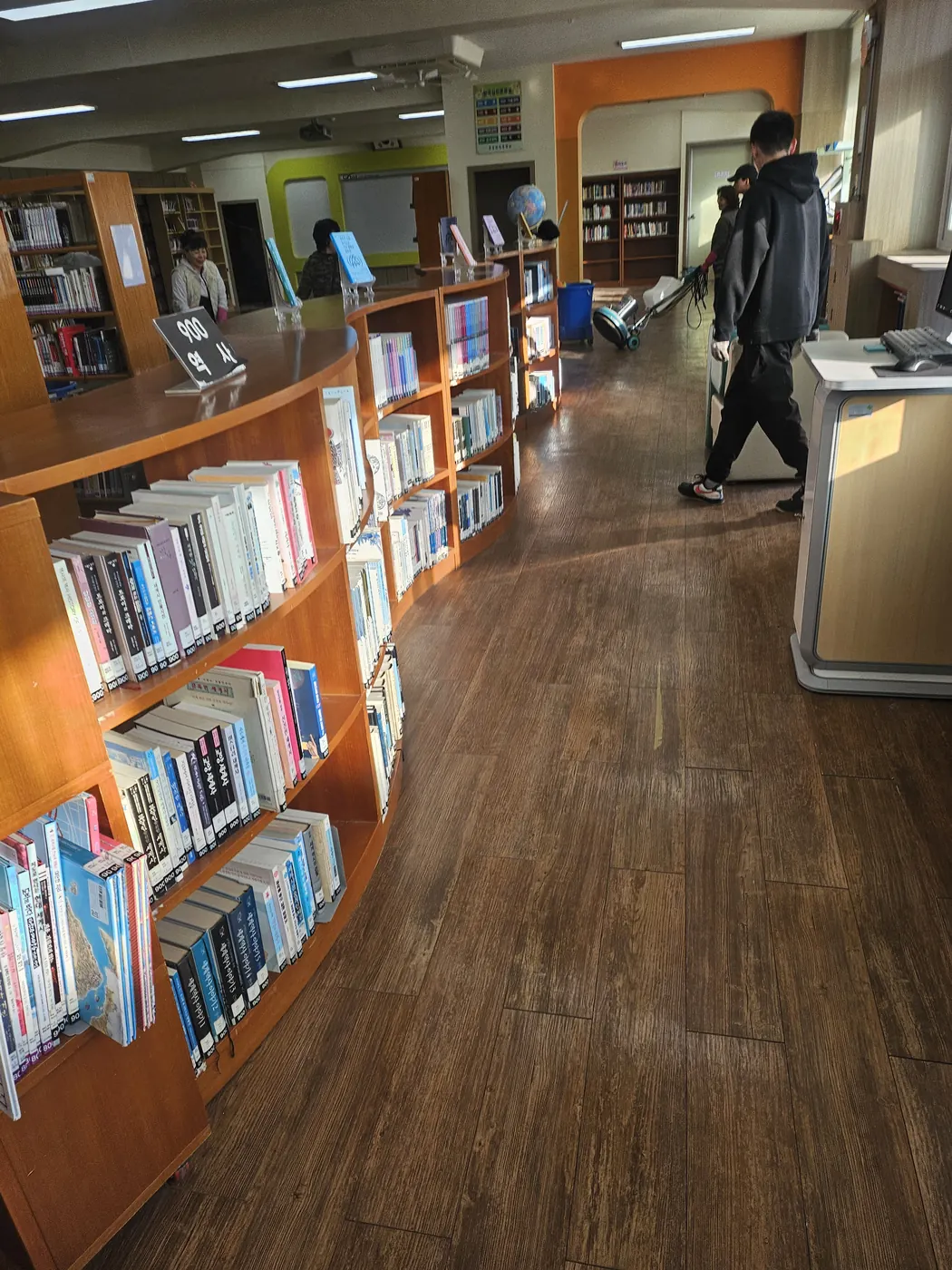 도서관 정리 — 경주시 학교청소 현장