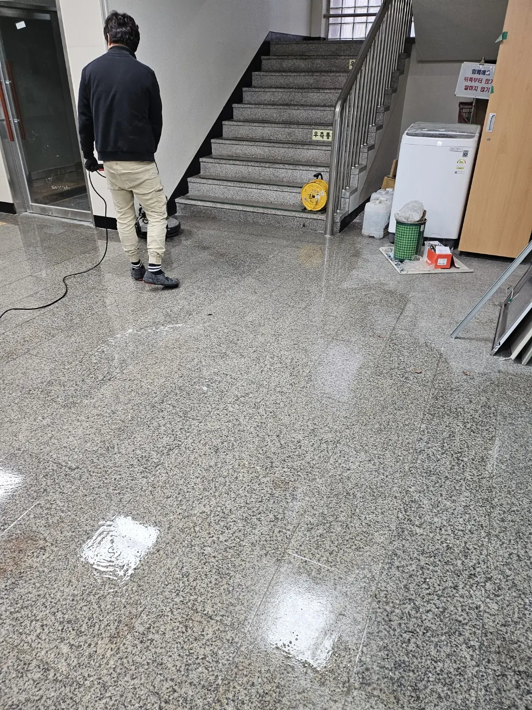 왁스 재코팅 — 김천시 학교청소 현장