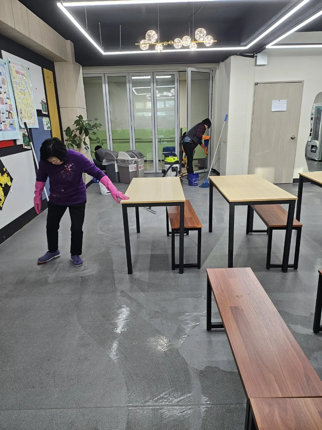 바닥 물걸레 마감 — 고령군 학교청소 현장