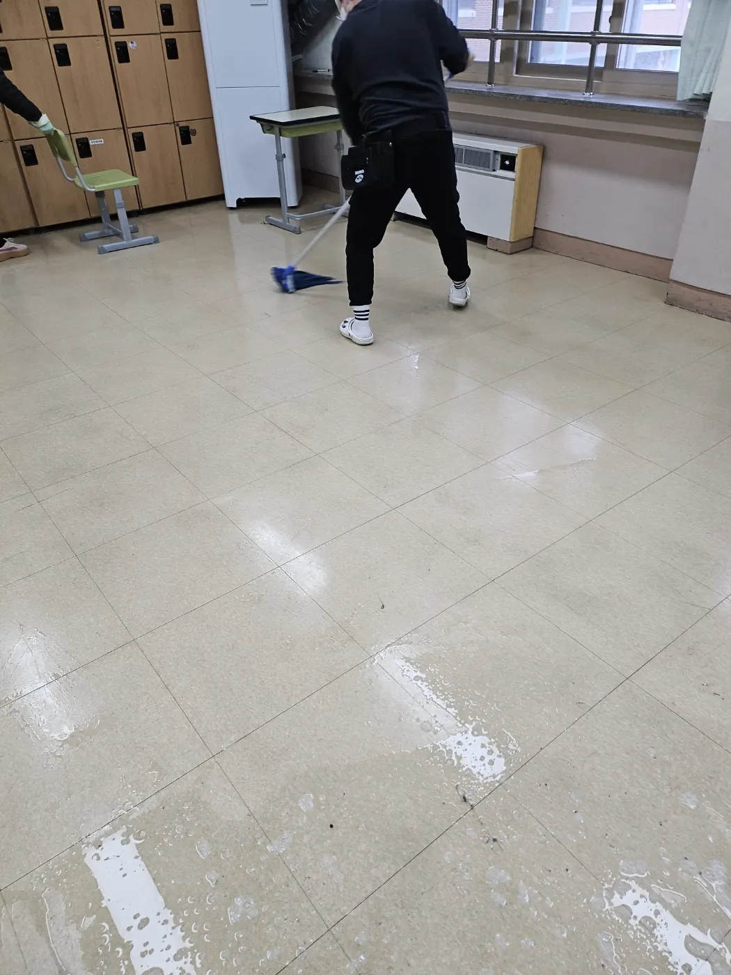 세정 진행 — 경산시 학교청소 현장