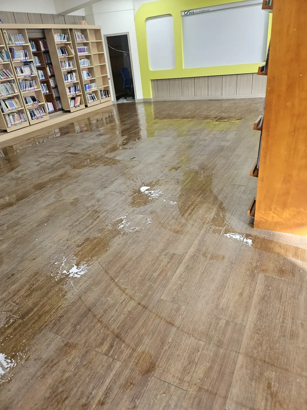 바닥 물걸레 마감 — 갑제동 학교청소 현장